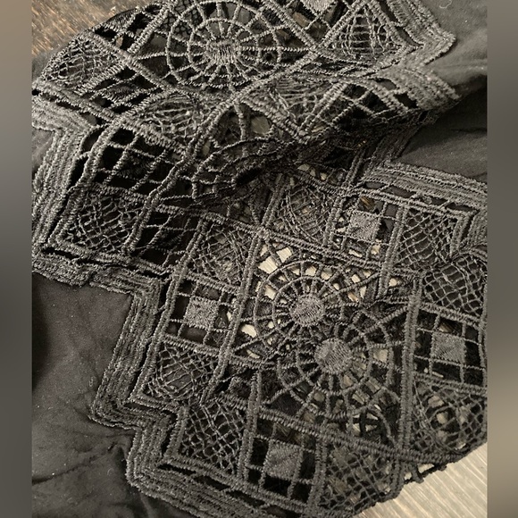 Express Black Embroidered Cold Shoulder Top Women’s Size M - Picture 7 of 9